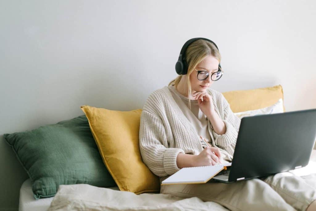 woman working on laptop in Asana